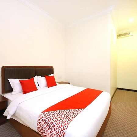 Oyo 750 Comfort Hotel Кота-Кинабалу Экстерьер фото