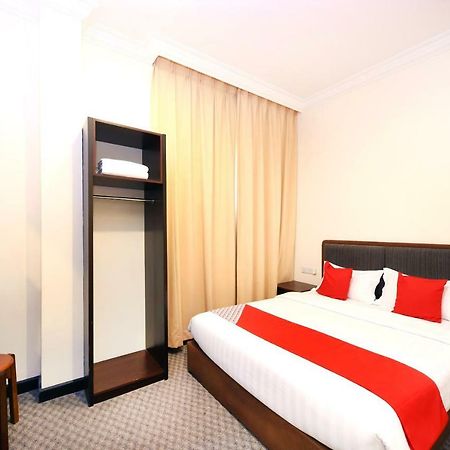 Oyo 750 Comfort Hotel Кота-Кинабалу Экстерьер фото