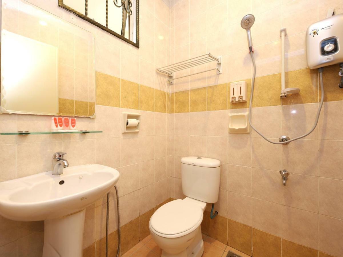 Oyo 750 Comfort Hotel Кота-Кинабалу Экстерьер фото