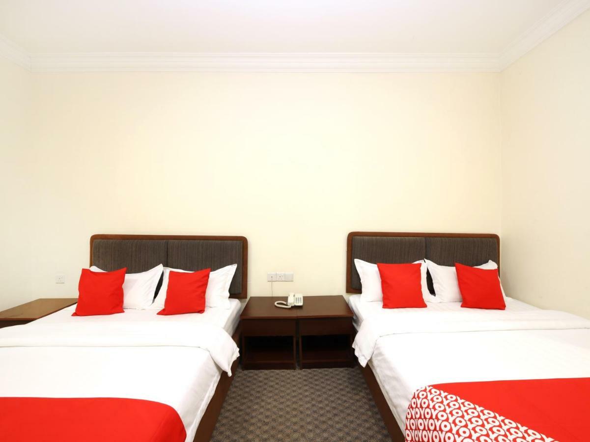 Oyo 750 Comfort Hotel Кота-Кинабалу Экстерьер фото