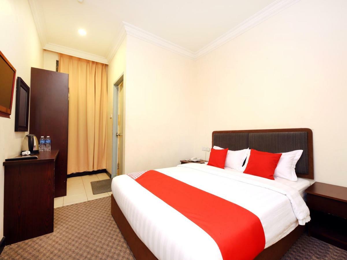 Oyo 750 Comfort Hotel Кота-Кинабалу Экстерьер фото