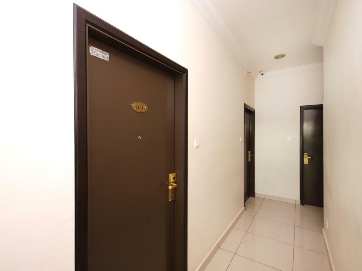 Oyo 750 Comfort Hotel Кота-Кинабалу Экстерьер фото