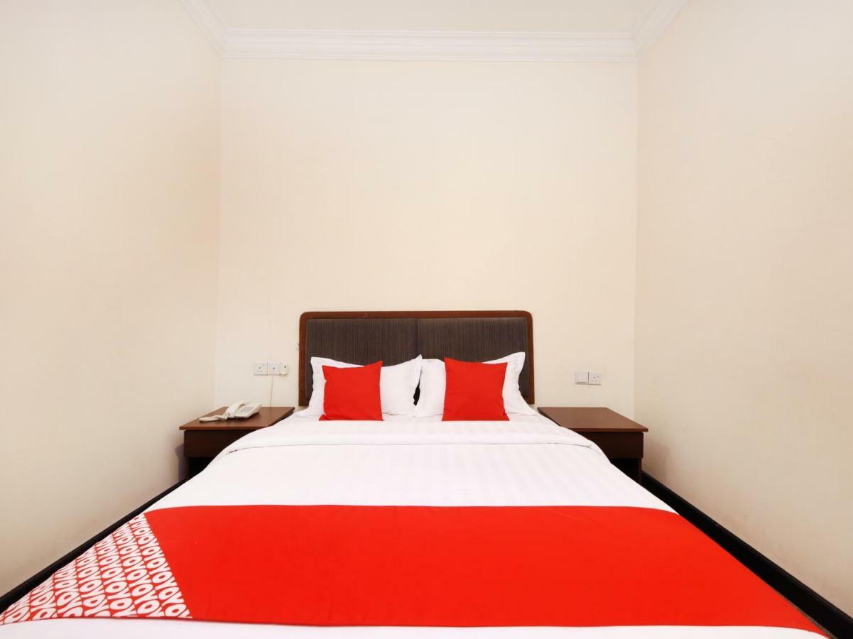 Oyo 750 Comfort Hotel Кота-Кинабалу Экстерьер фото