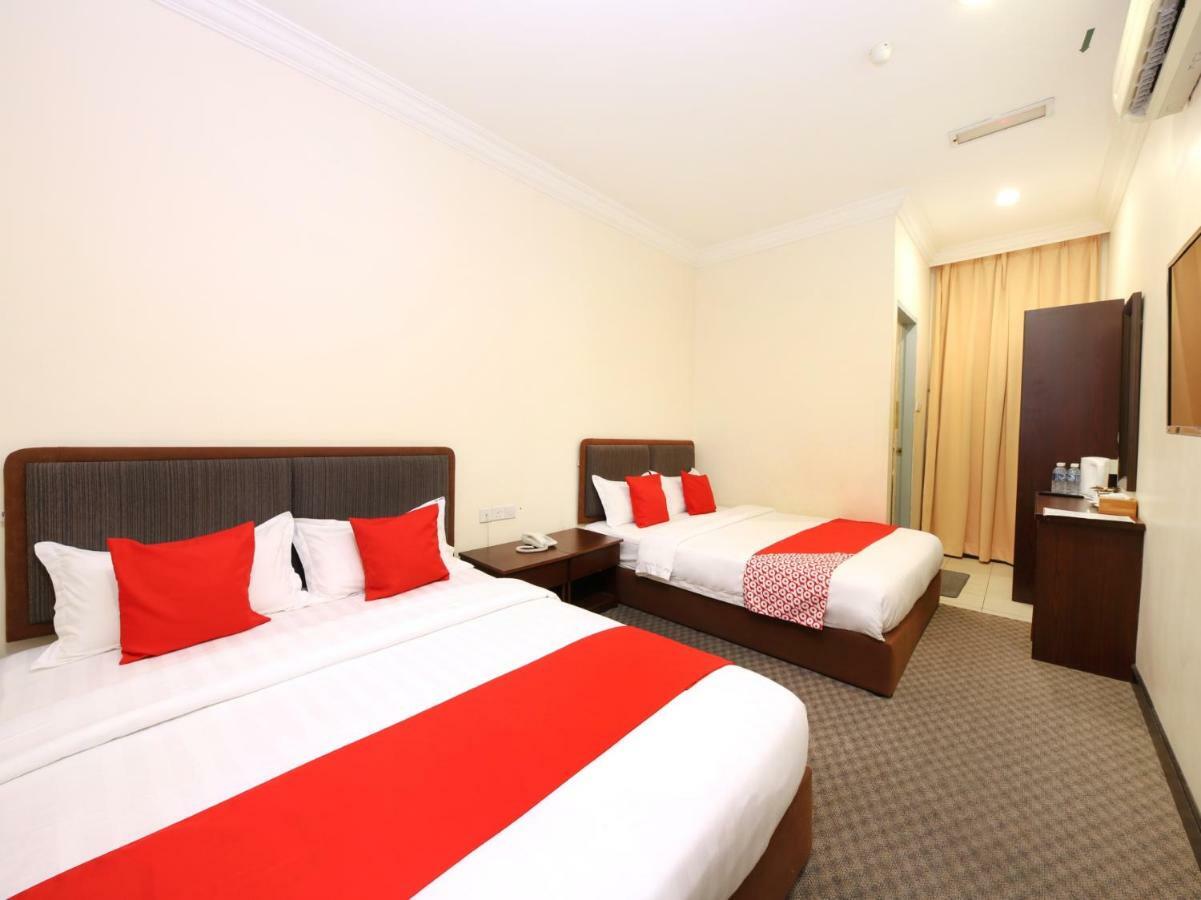 Oyo 750 Comfort Hotel Кота-Кинабалу Экстерьер фото