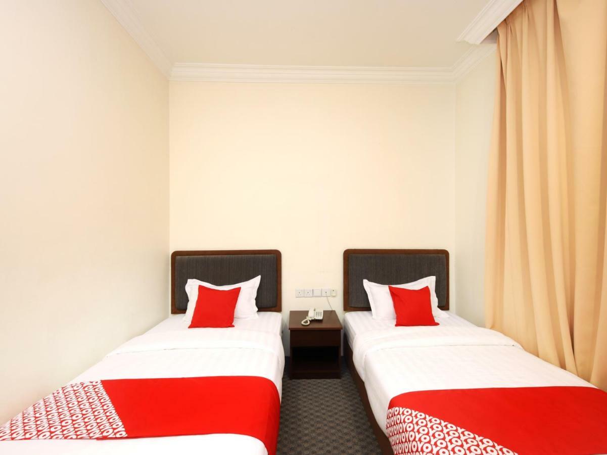 Oyo 750 Comfort Hotel Кота-Кинабалу Экстерьер фото