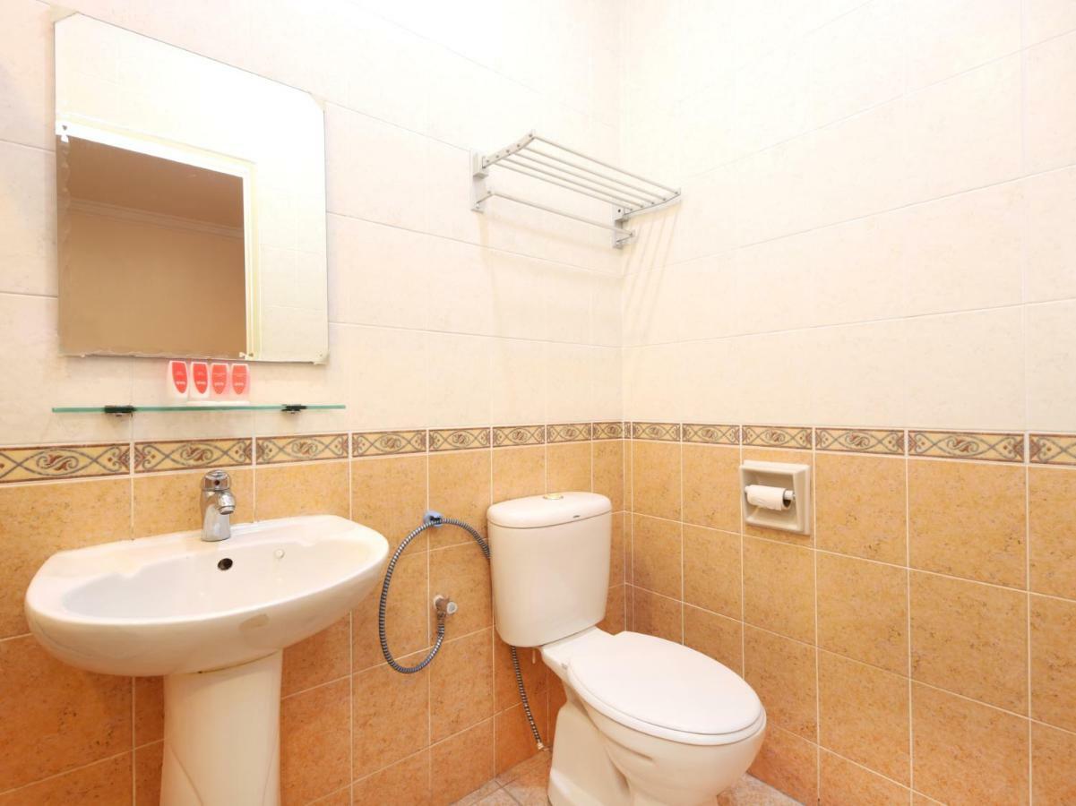 Oyo 750 Comfort Hotel Кота-Кинабалу Экстерьер фото