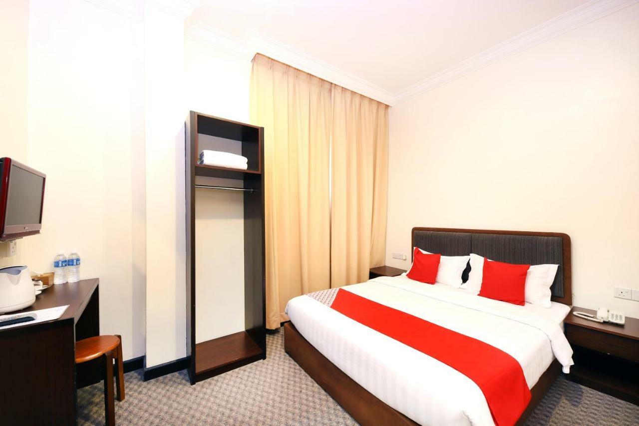 Oyo 750 Comfort Hotel Кота-Кинабалу Экстерьер фото