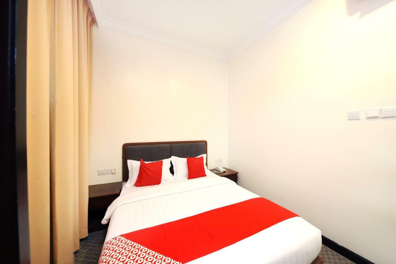Oyo 750 Comfort Hotel Кота-Кинабалу Экстерьер фото