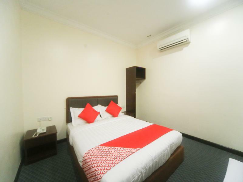 Oyo 750 Comfort Hotel Кота-Кинабалу Экстерьер фото