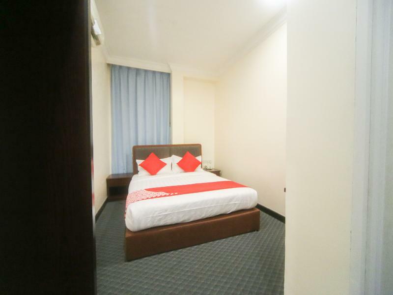 Oyo 750 Comfort Hotel Кота-Кинабалу Экстерьер фото
