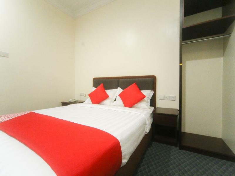 Oyo 750 Comfort Hotel Кота-Кинабалу Экстерьер фото