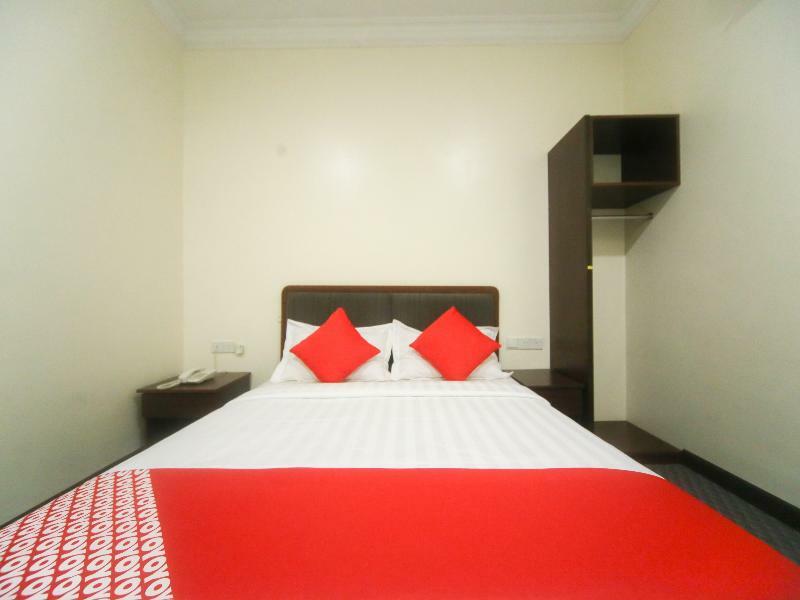Oyo 750 Comfort Hotel Кота-Кинабалу Экстерьер фото