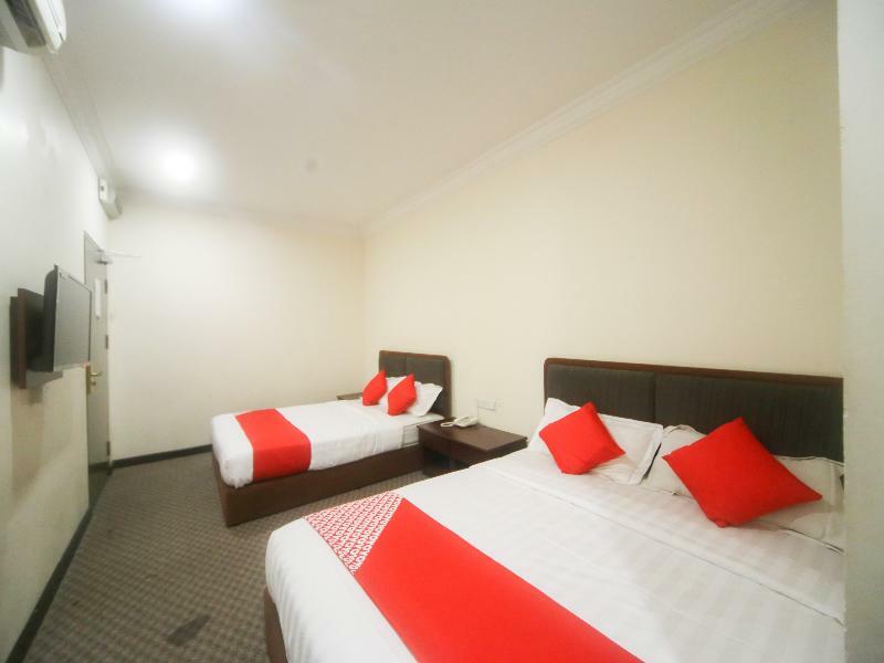 Oyo 750 Comfort Hotel Кота-Кинабалу Экстерьер фото