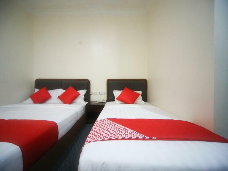 Oyo 750 Comfort Hotel Кота-Кинабалу Экстерьер фото