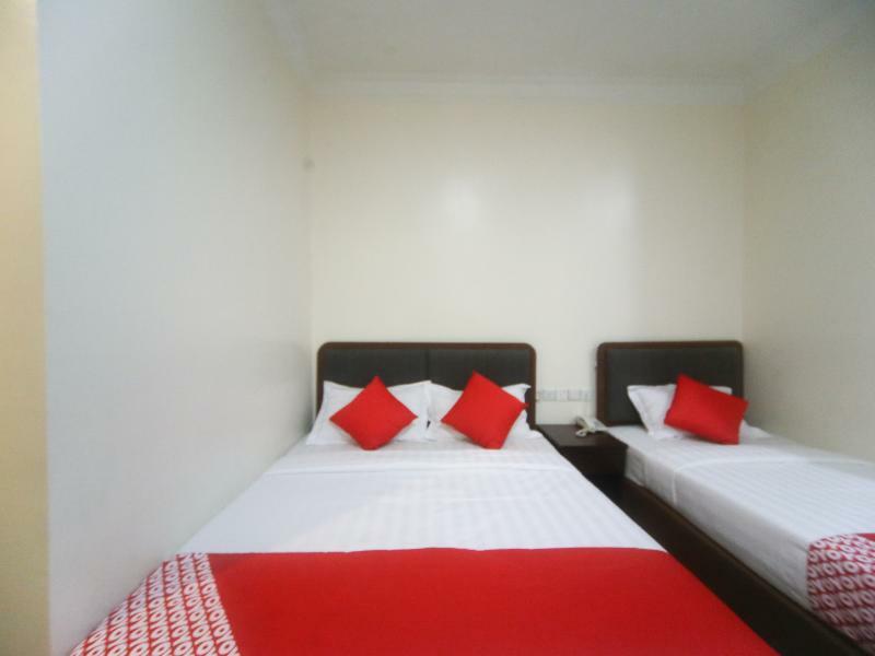 Oyo 750 Comfort Hotel Кота-Кинабалу Экстерьер фото