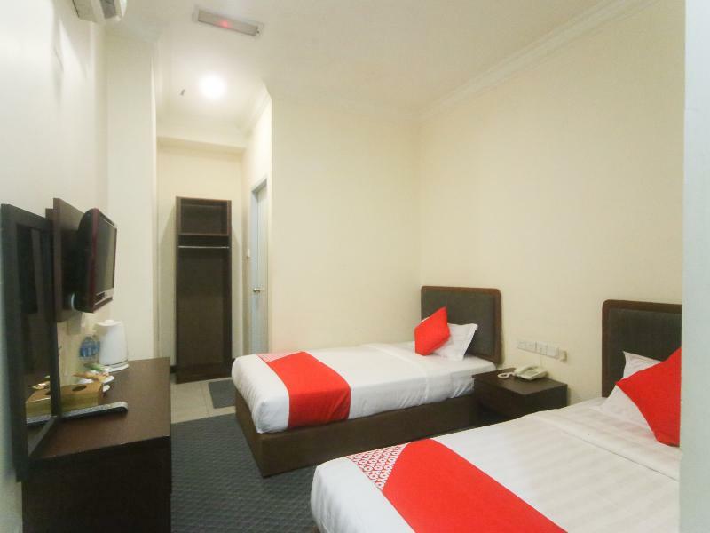 Oyo 750 Comfort Hotel Кота-Кинабалу Экстерьер фото